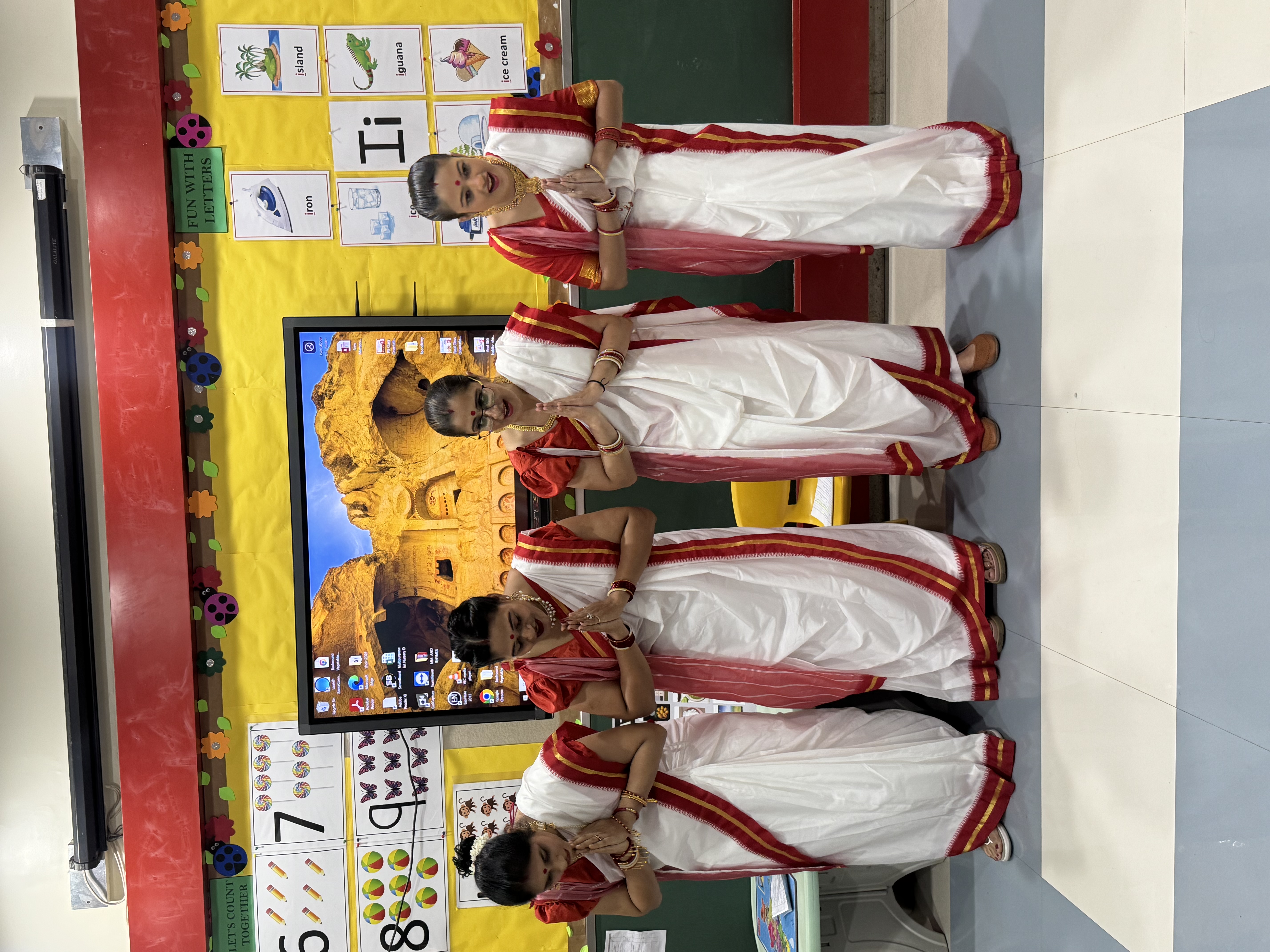 Maa Ke Sang, Tirange Ke Rang - A Journey Across India
